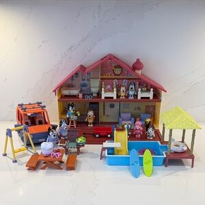 Bluey Family Home Playset with Pool, Car and Accessories